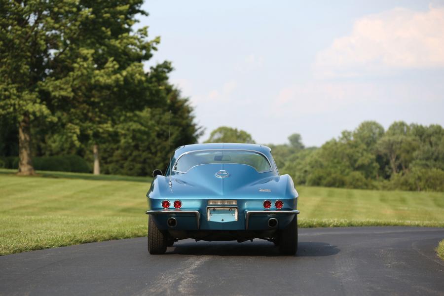  Chevrolet Corvette Stingray 1967 года  (фото 1 из 26)
